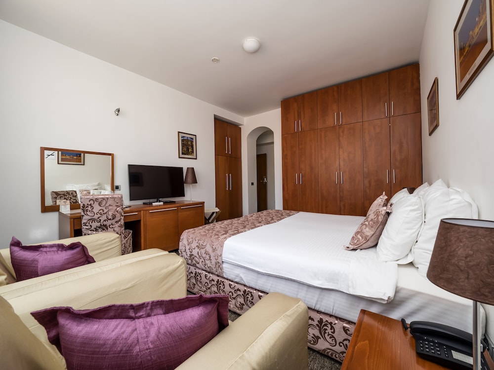 Le Petit Piaf Hotel 23/56