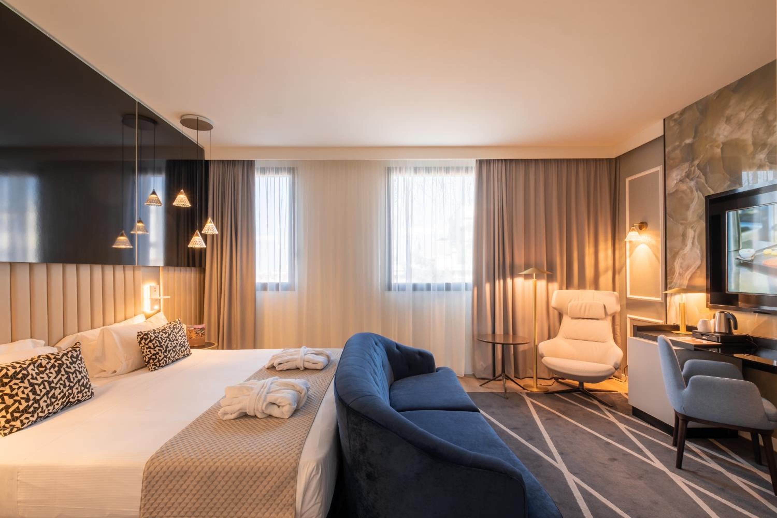 JUNIOR SUITE, EXECUTIVE