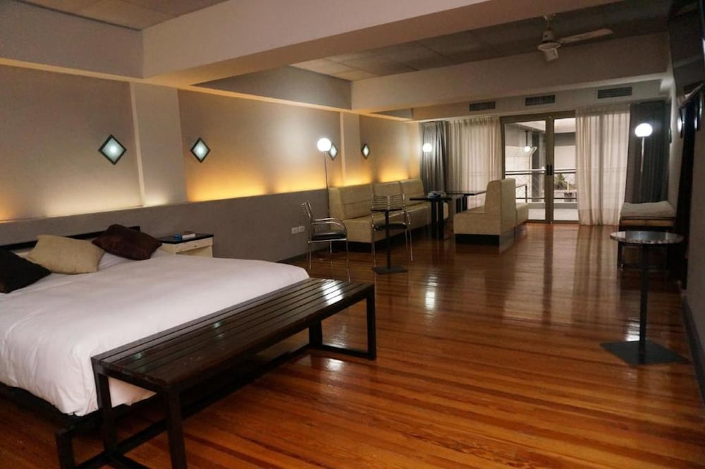Prodeo Hotel Lounge 28/70