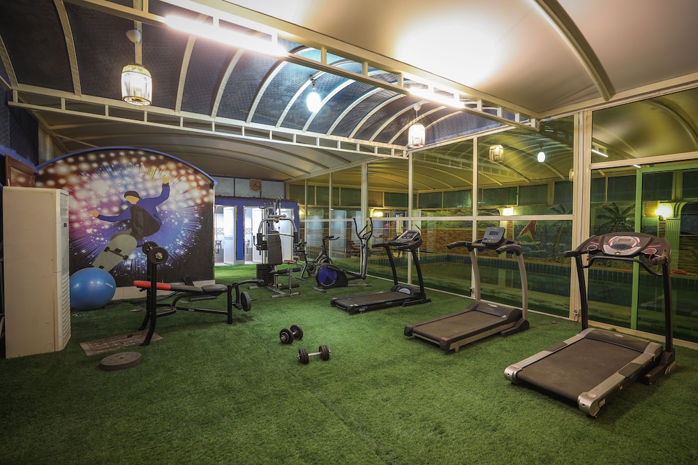 فندق ميرال كراون(Meral Crown Hotel) 33/62