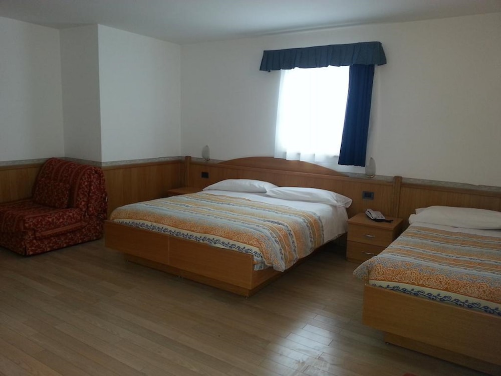 Hotel Panorama 6/25