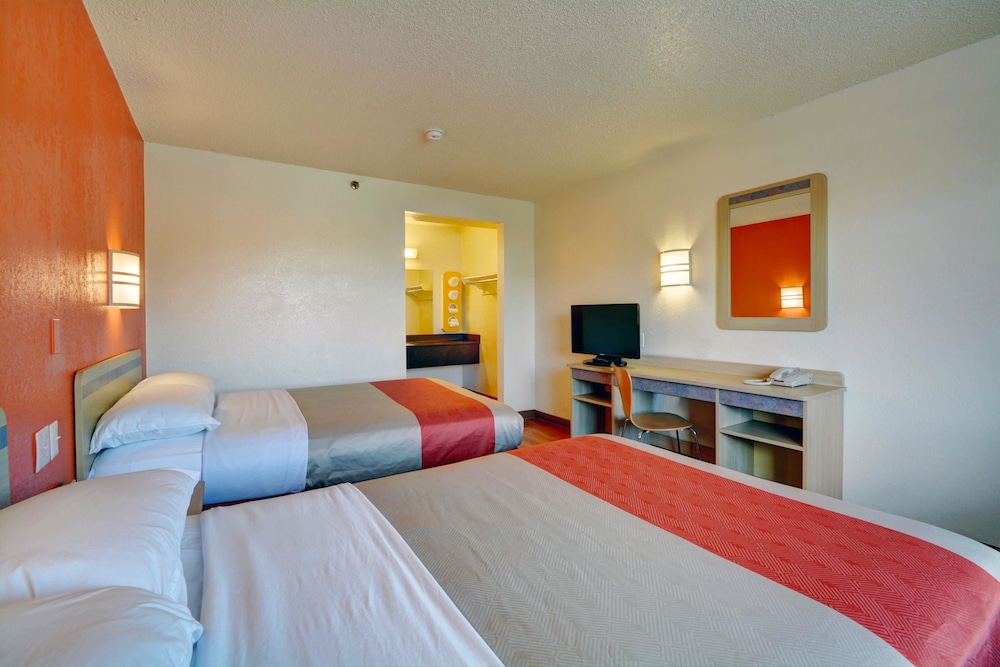Motel6 Wethersfield, CT - Hartford 25/66