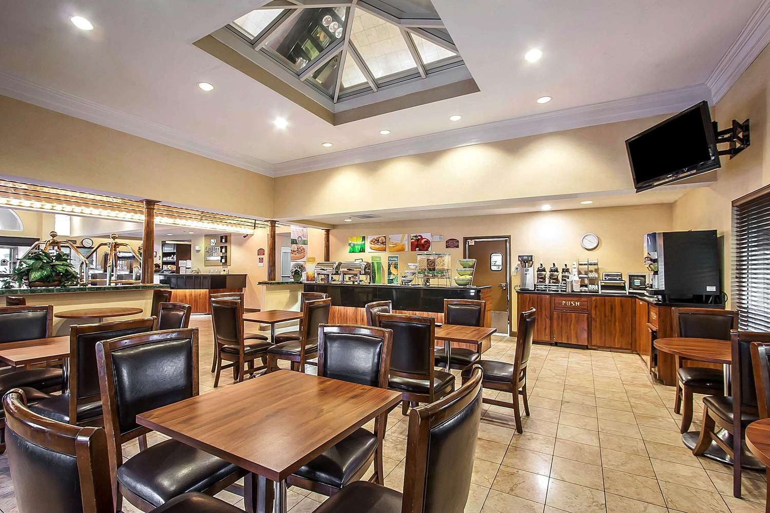 La Quinta Inn & Suites by Wyndham Memphis I-240 13/15