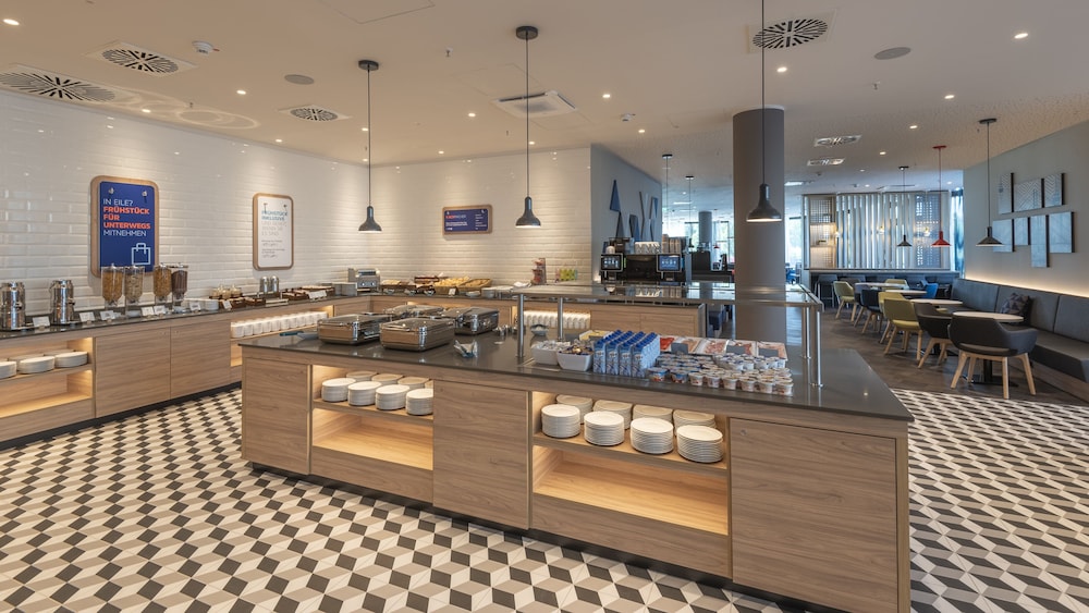 Holiday Inn Express Dusseldorf Hauptbahnhof 50/59