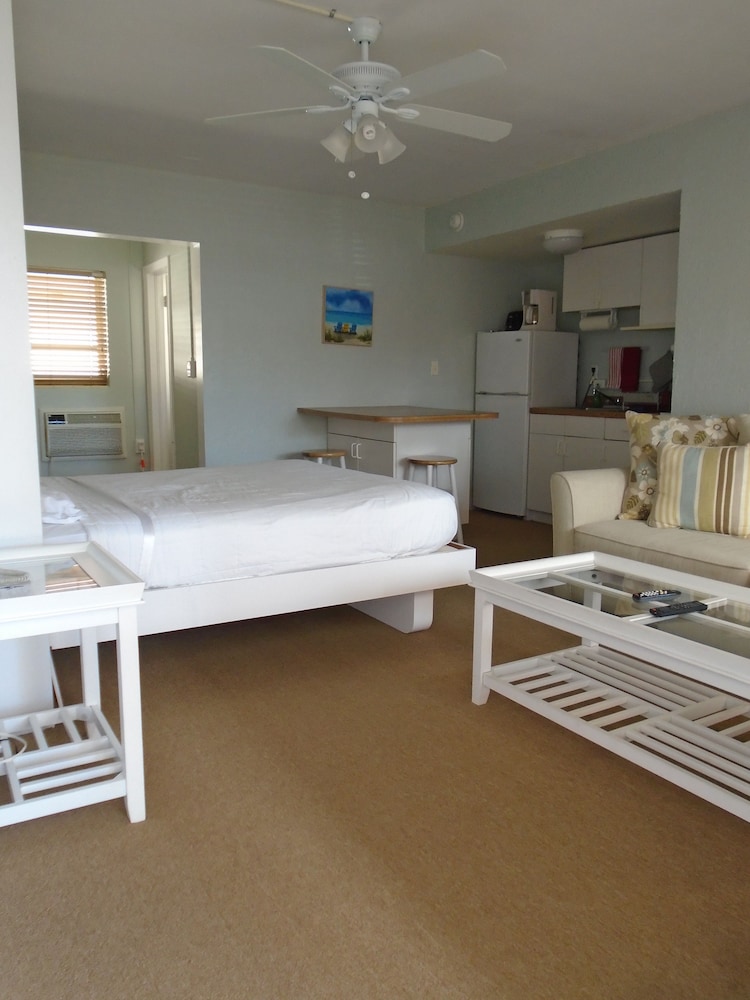Coral Key Inn 7/71
