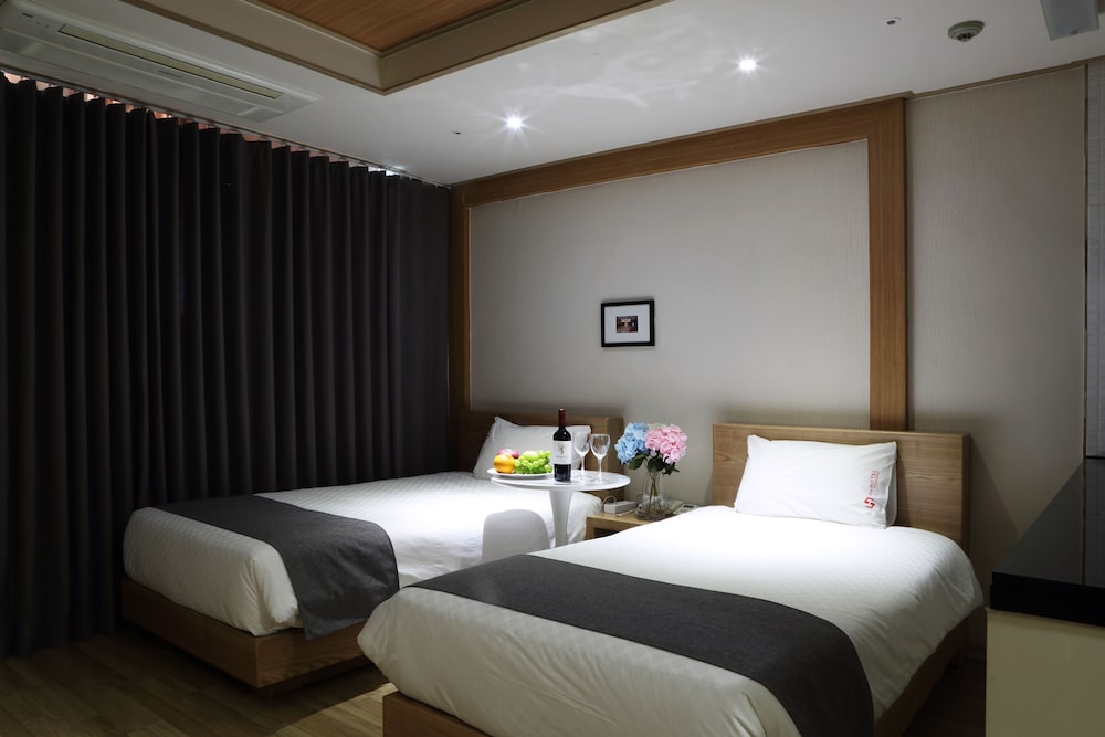 The Hotel Yeong Jong 20/50