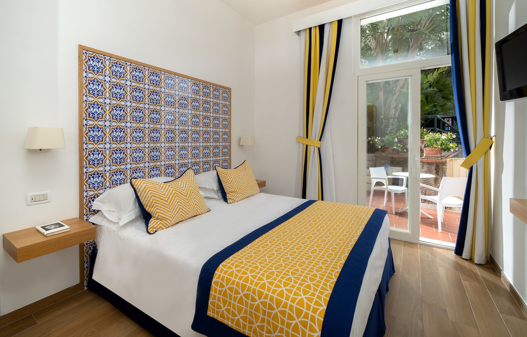 STANDARD, KING BED, TERRACE