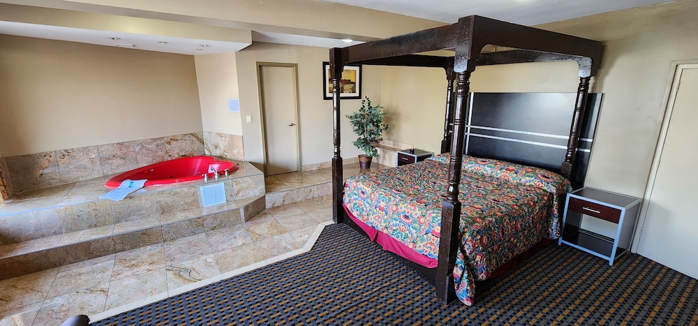 Townhouse Inn &amp; Suites 17/25