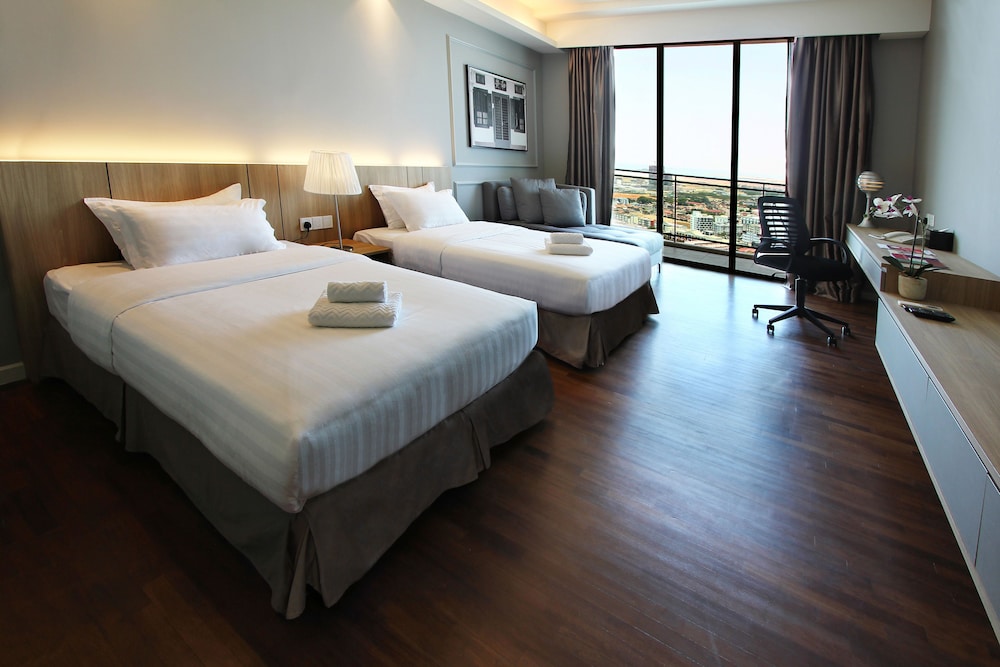 The Shore Hotel & Residences 19/65