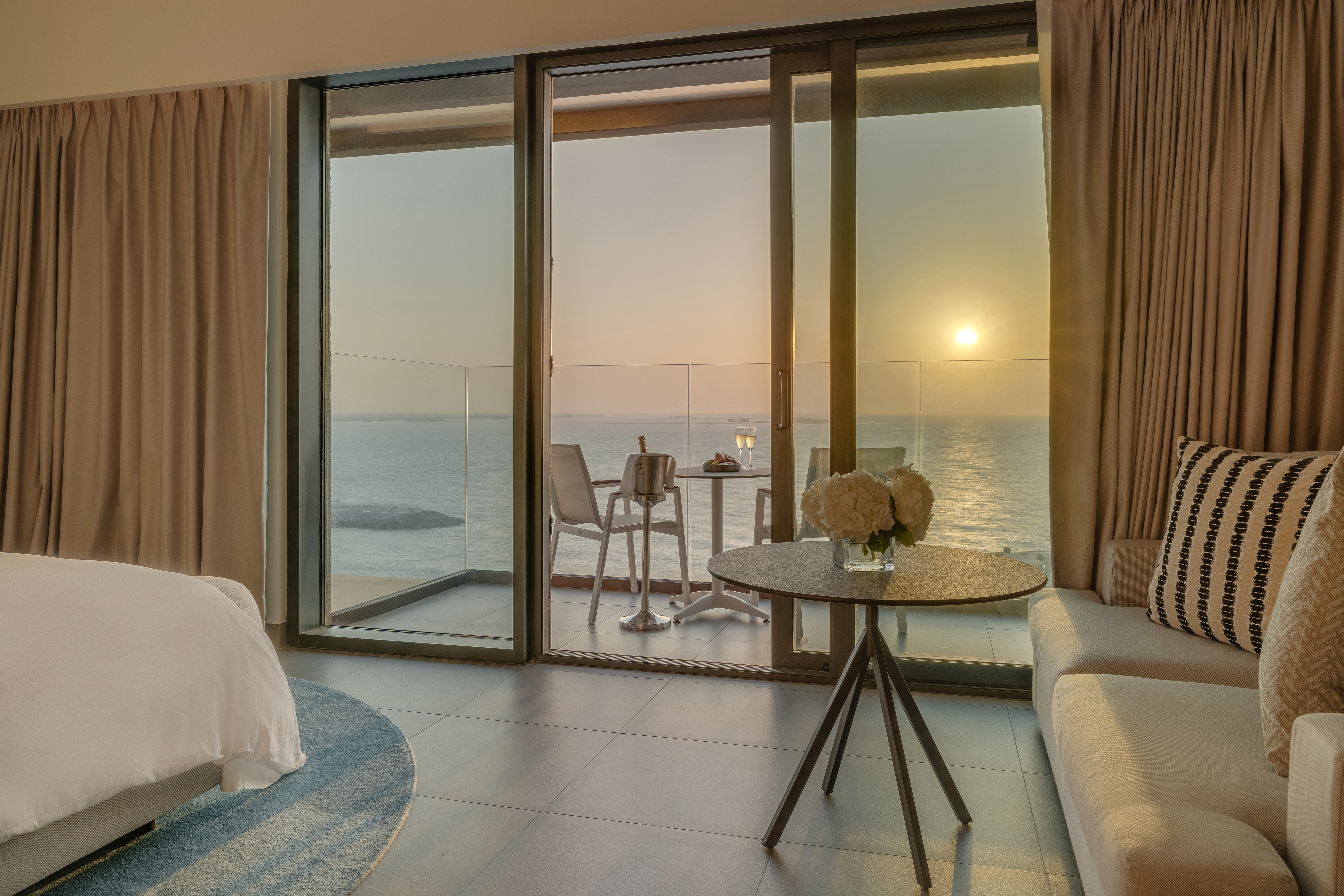 Superior, King Bed, Sea View, Movenpick Resort Al Marjan Island 5/6