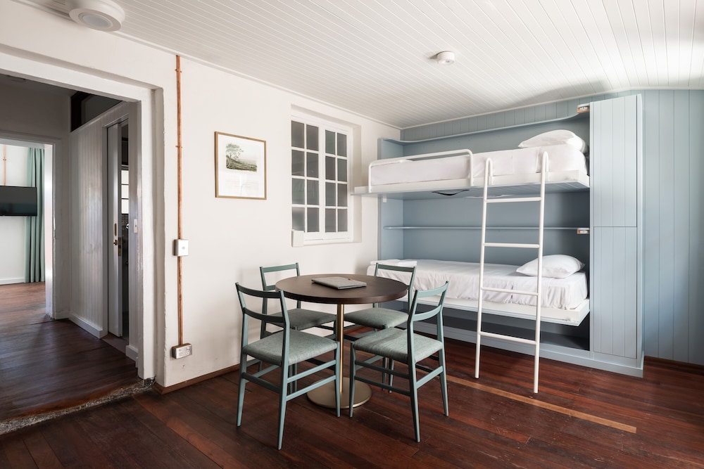 Garde Hotel (Warders Hotel) 18/46