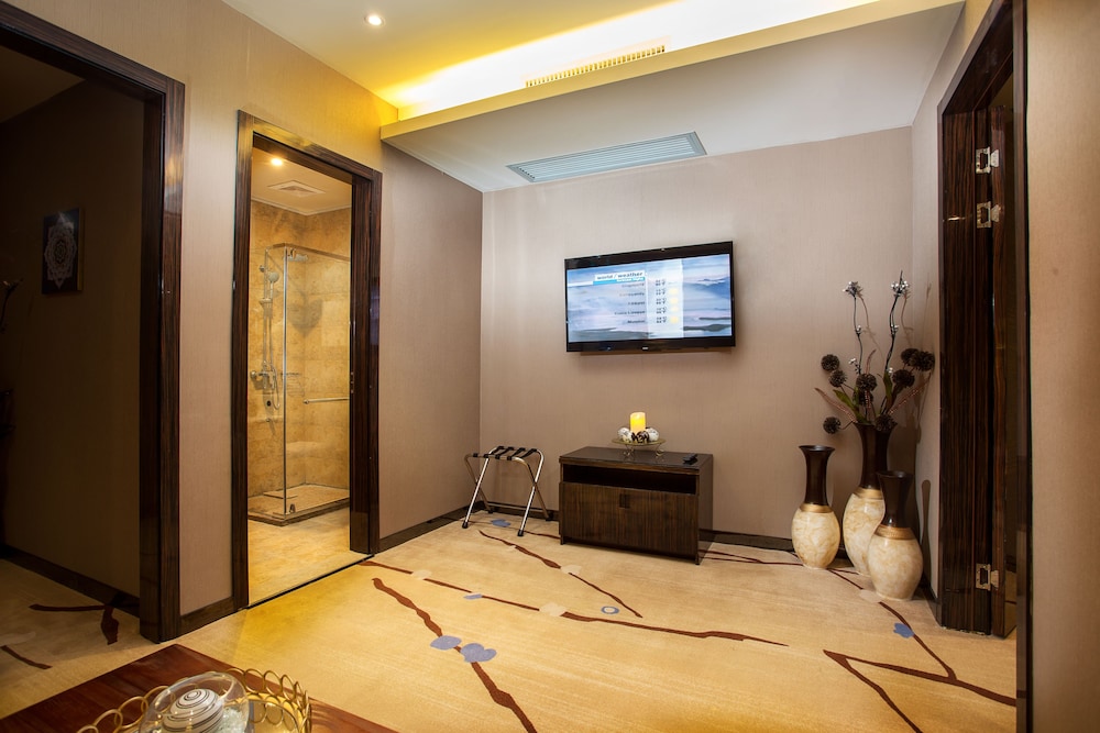 Lotus Blu Hotel 47/58