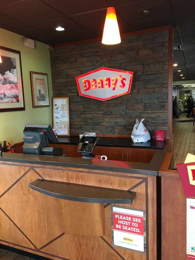 Days Inn by Wyndham Madison 18/31