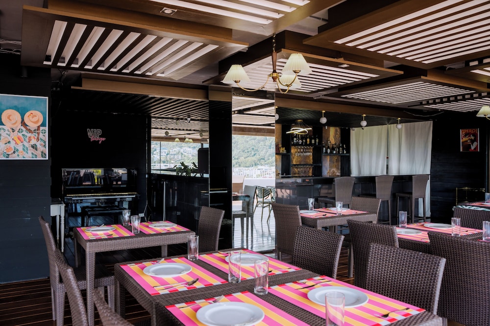 Casa Del M Resort 56/77