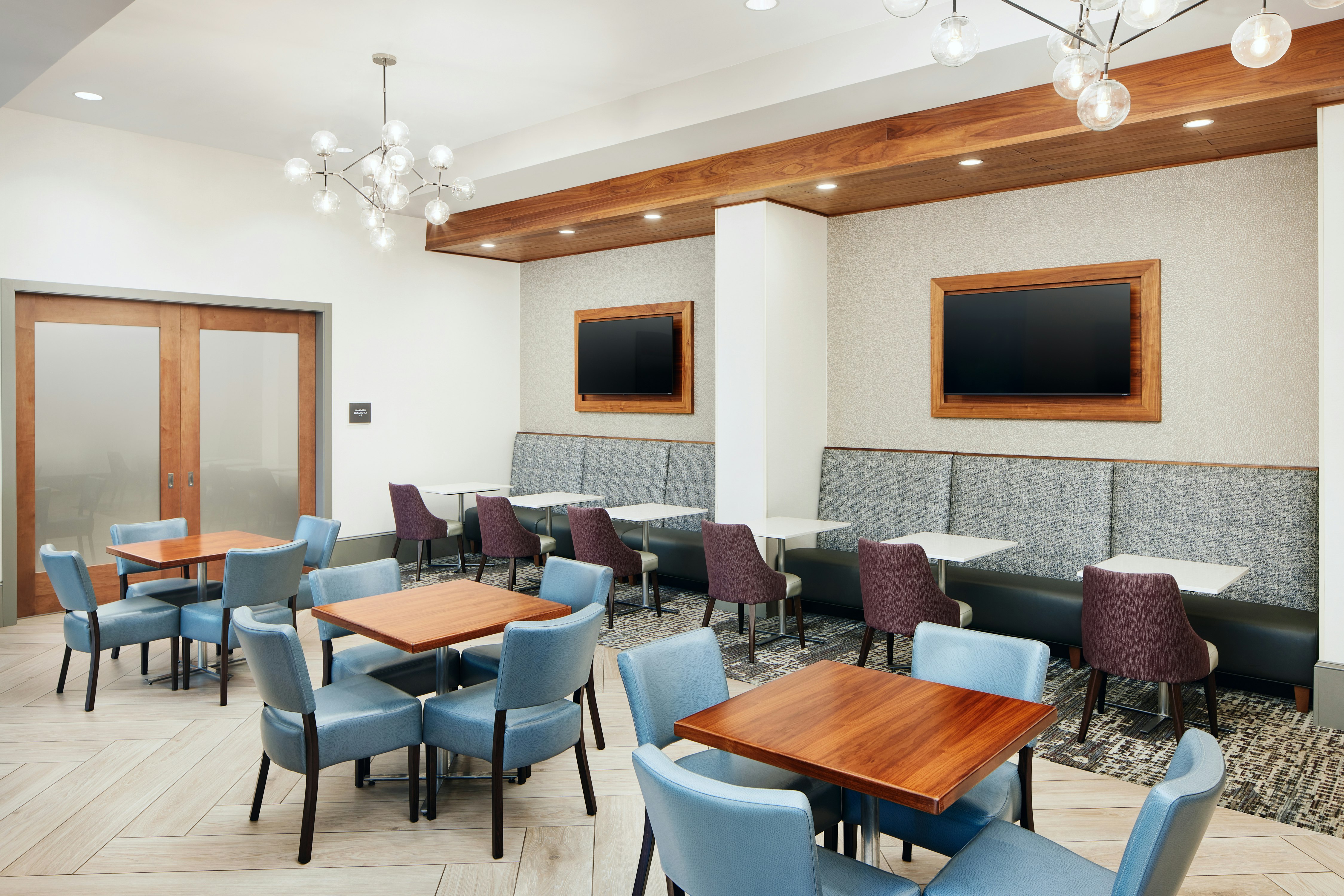 Embassy Suites by Hilton Atlanta Airport North 22/29
