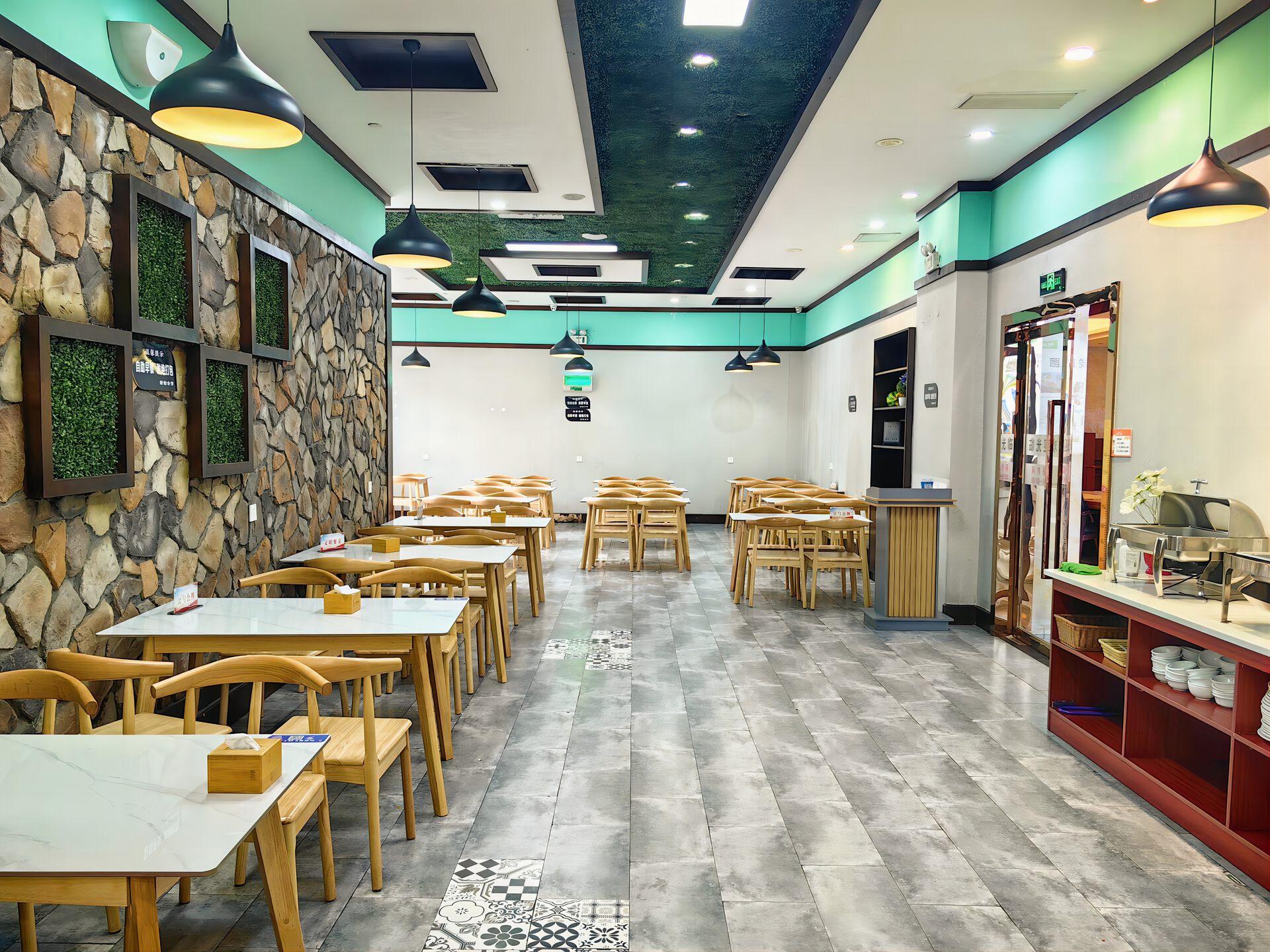 7 Days Premium (Yichang East Railway Station) 29/48