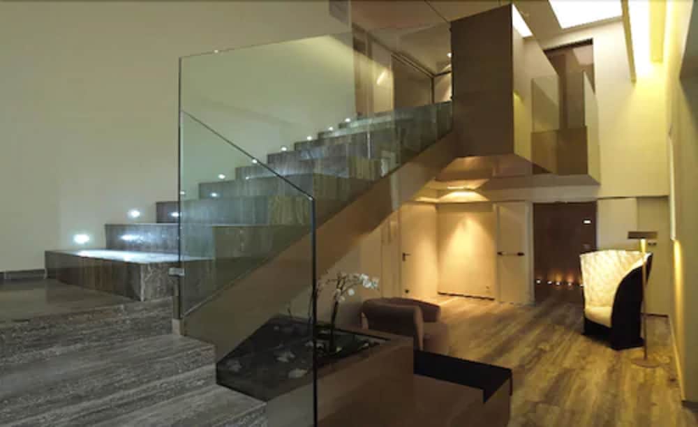 Romano House 28/69