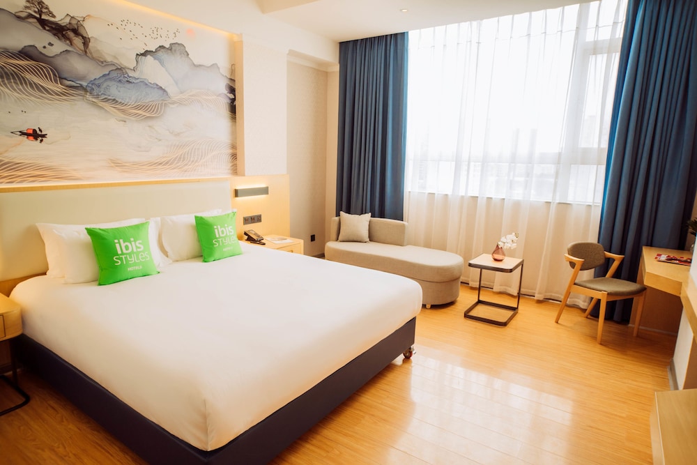 Heroyear Hotel 8/32