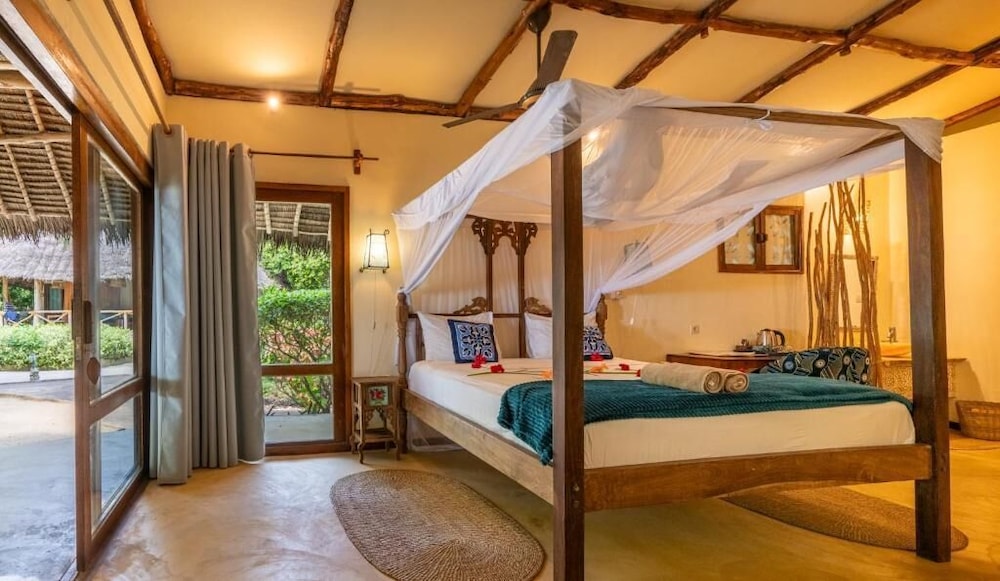 SUPERIOR, KING BED, GARDEN VIEW