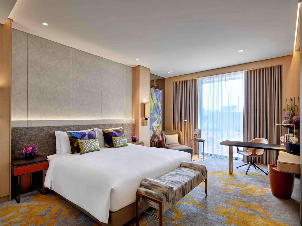 PREMIUM, LUXURY, KING BED, CITY VIEW, HIGH FLOOR