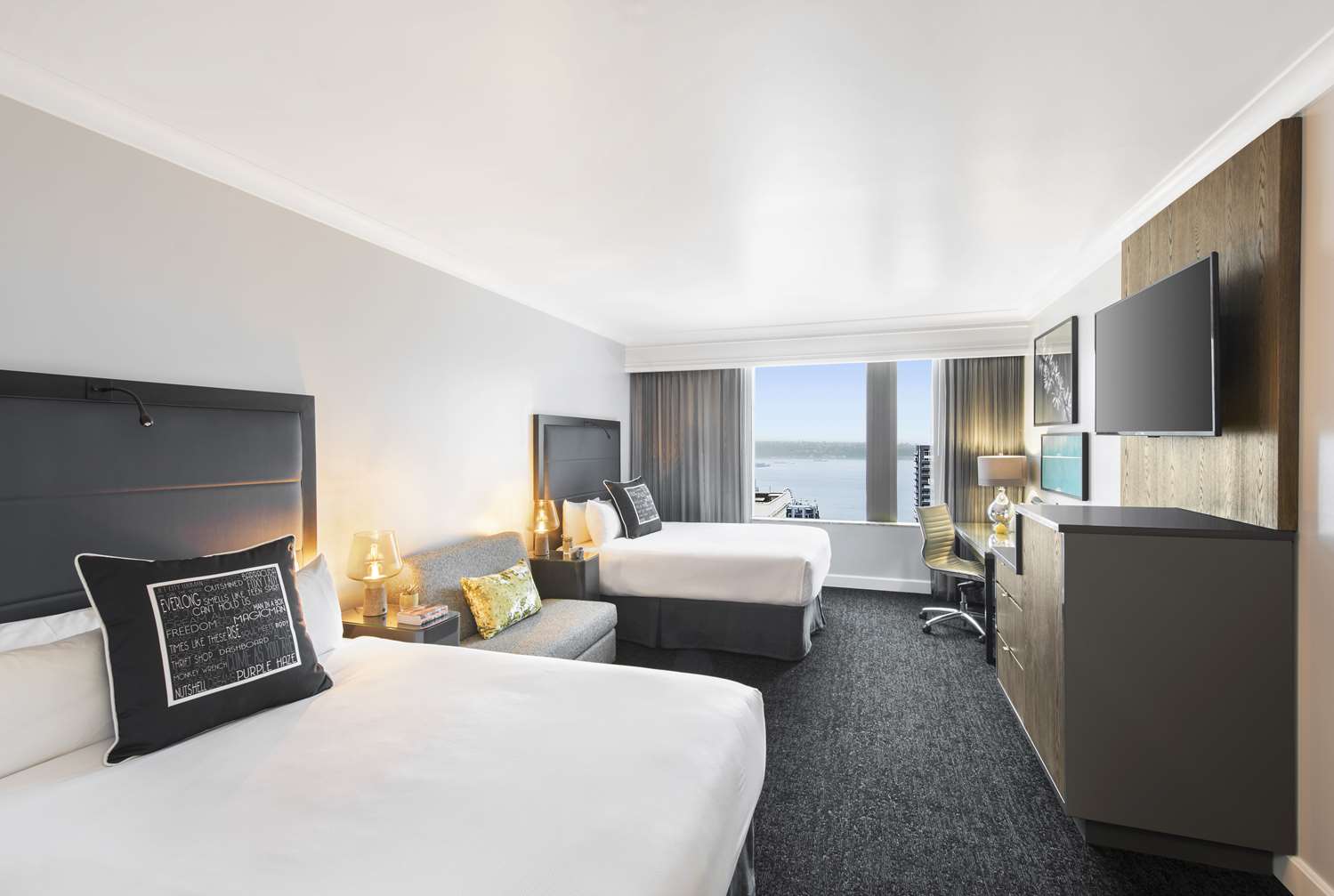 ROOM, 2 QUEEN BEDS, PARTIAL WATER VIEW