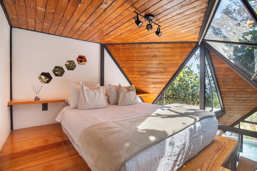 Cabin, Queen Bed
