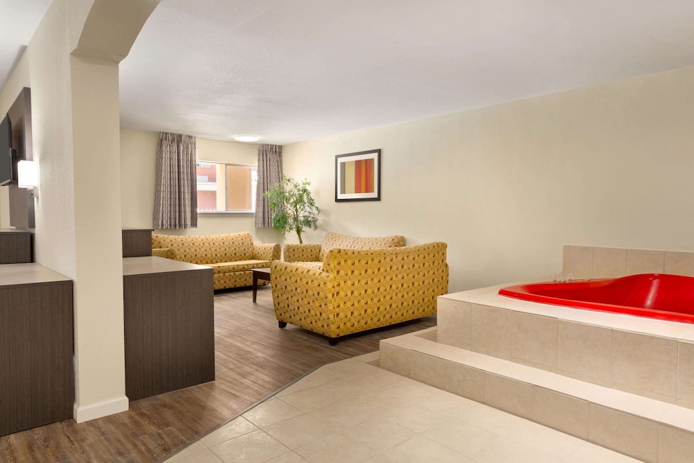 Days Inn by Wyndham Lawton 3/47