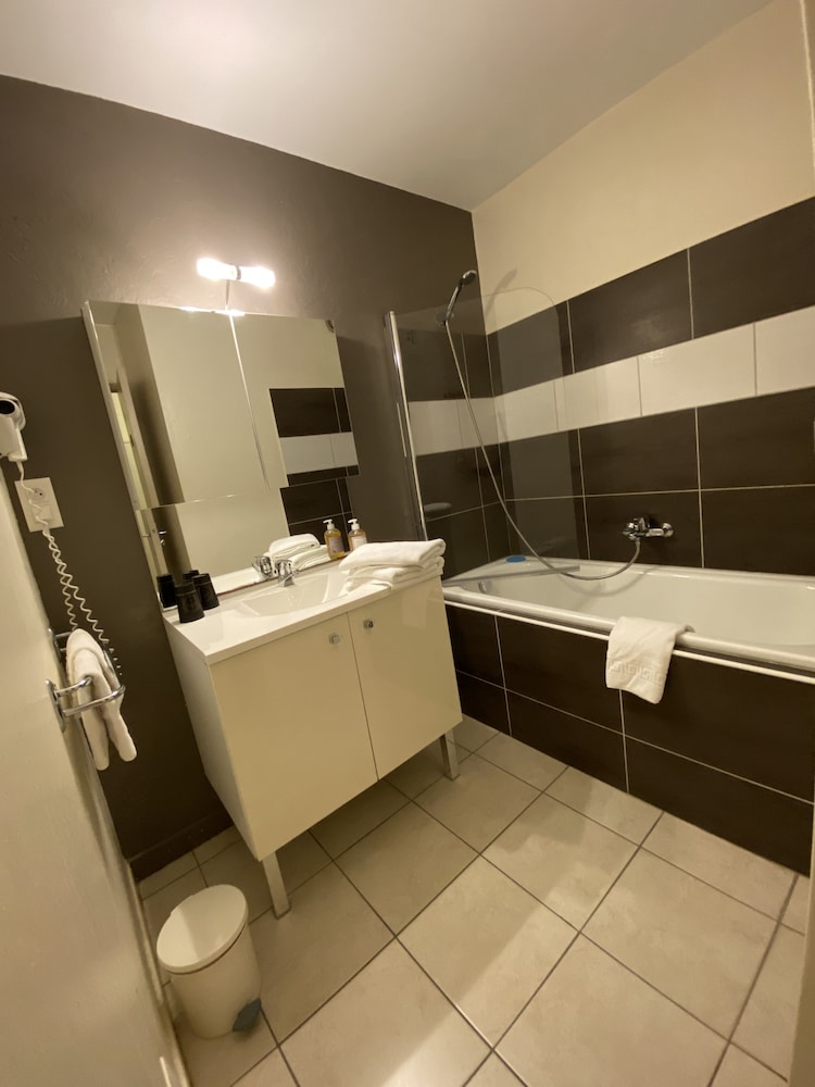 Logis Hotel Medieval, Montelimar Nord 50/50