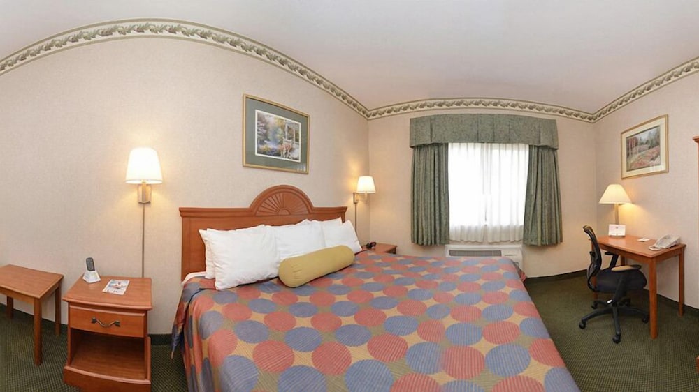 Holiday Inn Express Toledo West Napoleon 15/65