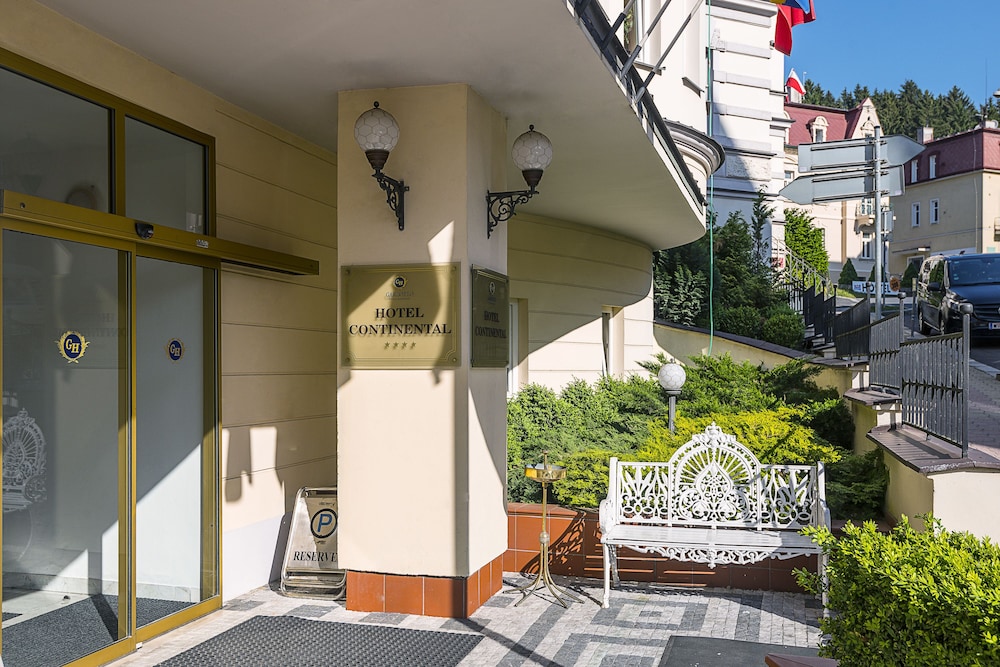 HOTEL CONTINENTAL 2/64