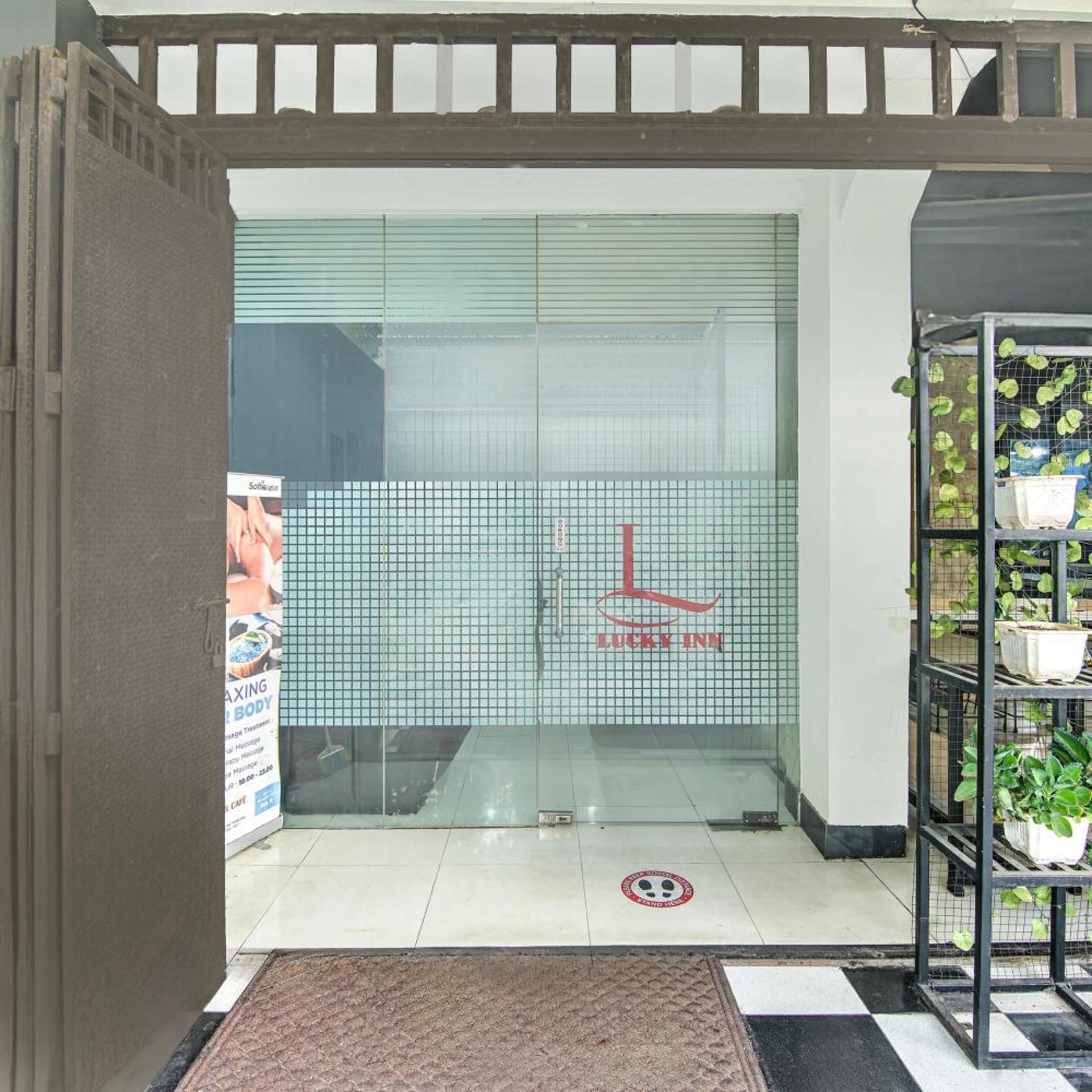 Hotel O Makassar near Mall Panakukang formerly Hotel Lucky Inn Makassar 14/44