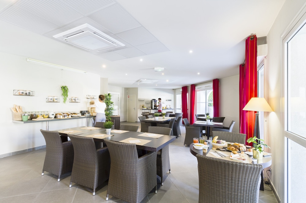 restaurant cafeteria