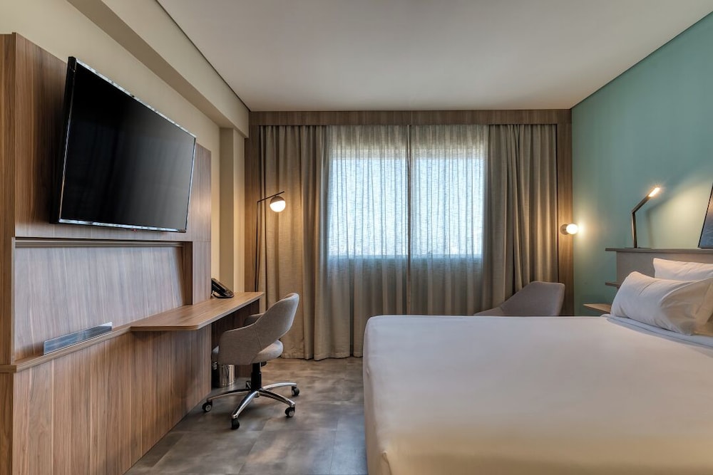 SUPERIOR, QUEEN BED, SOFA
