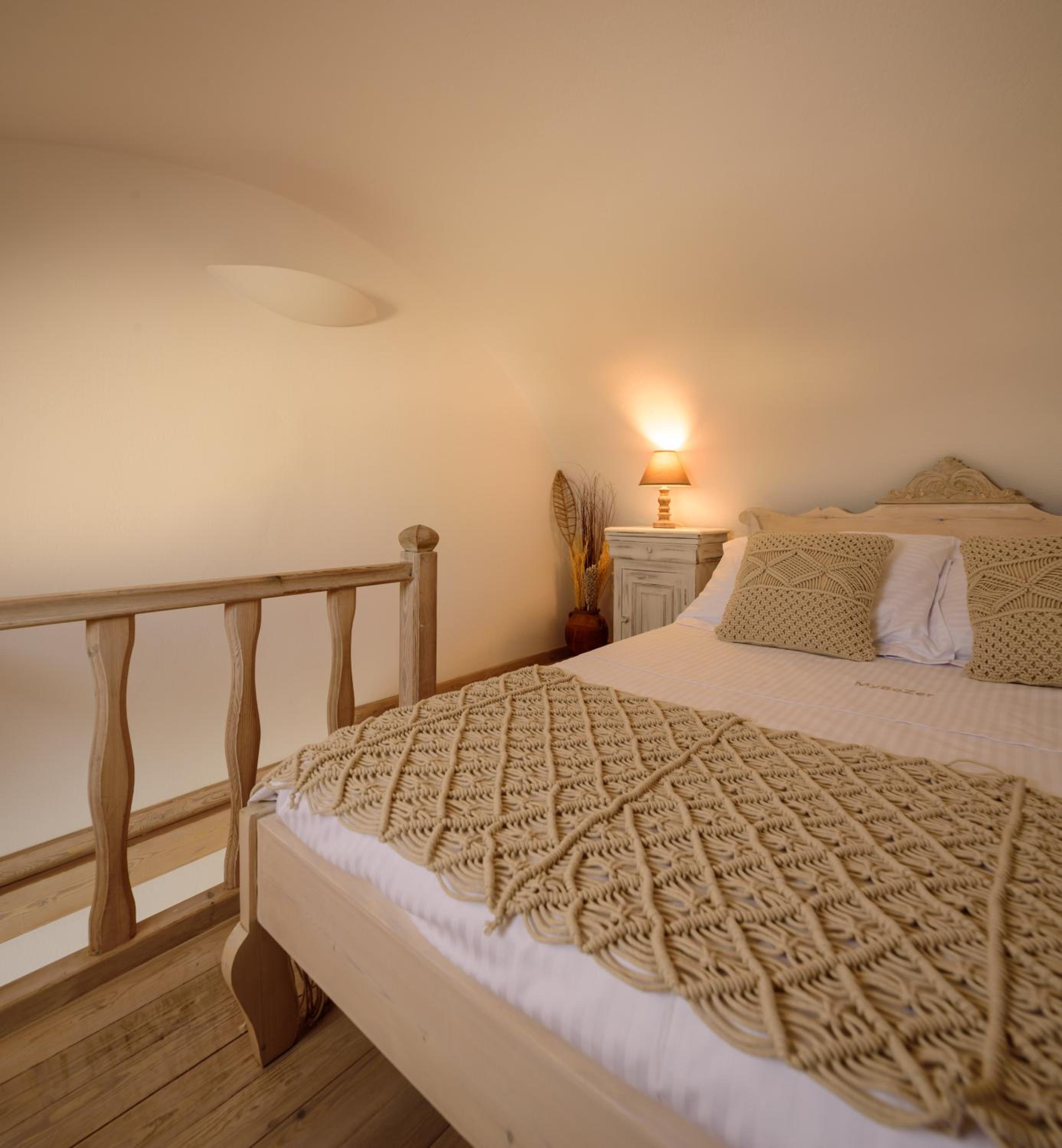 Cave, Maisonette, Executive, Suite, Pool and Sea View, Pool View