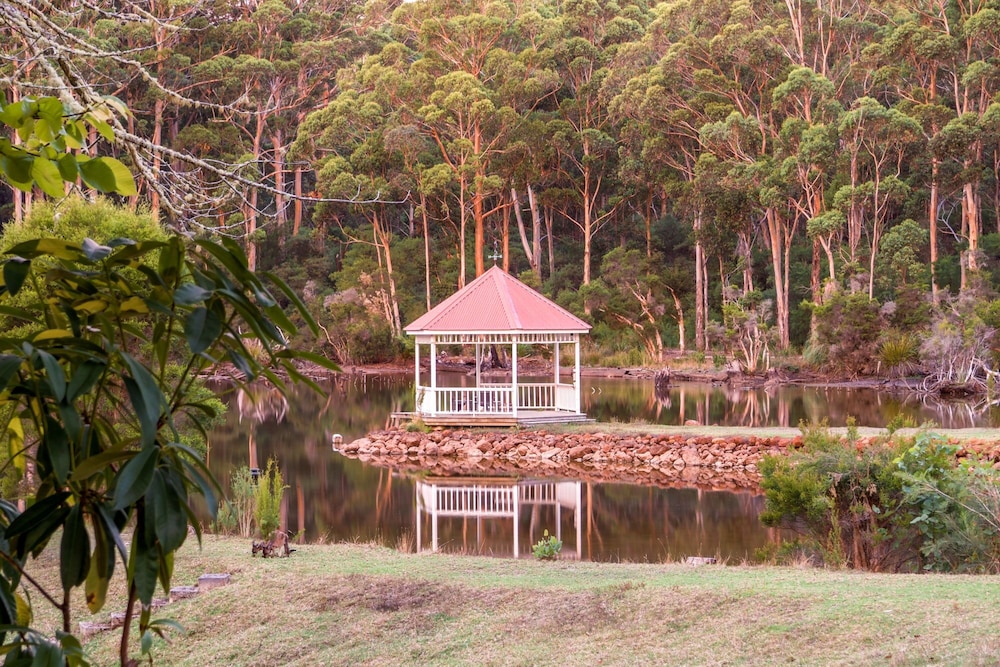 FOREST LODGE RESORT 43/50