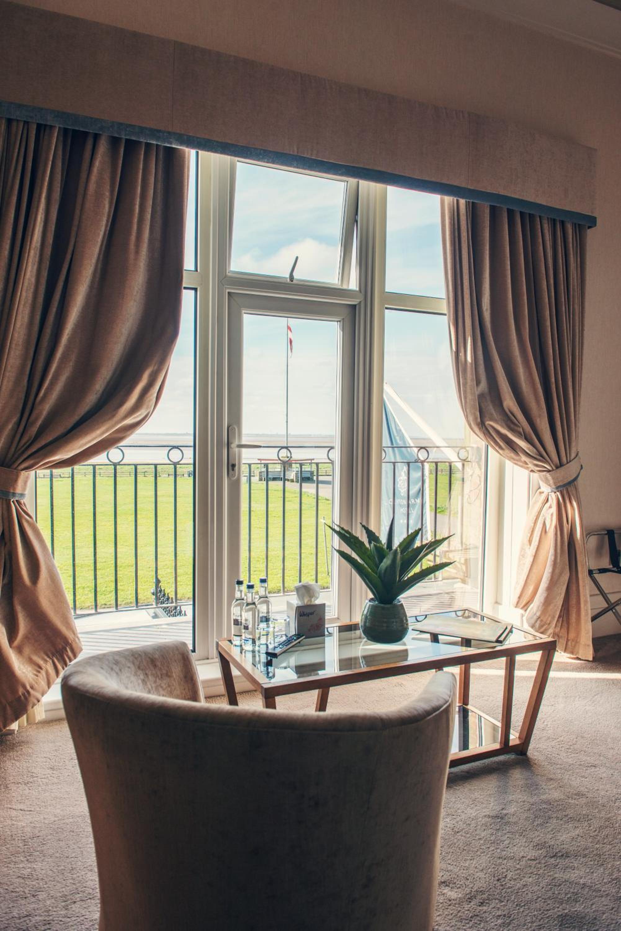 Clifton Arms Hotel 38/58