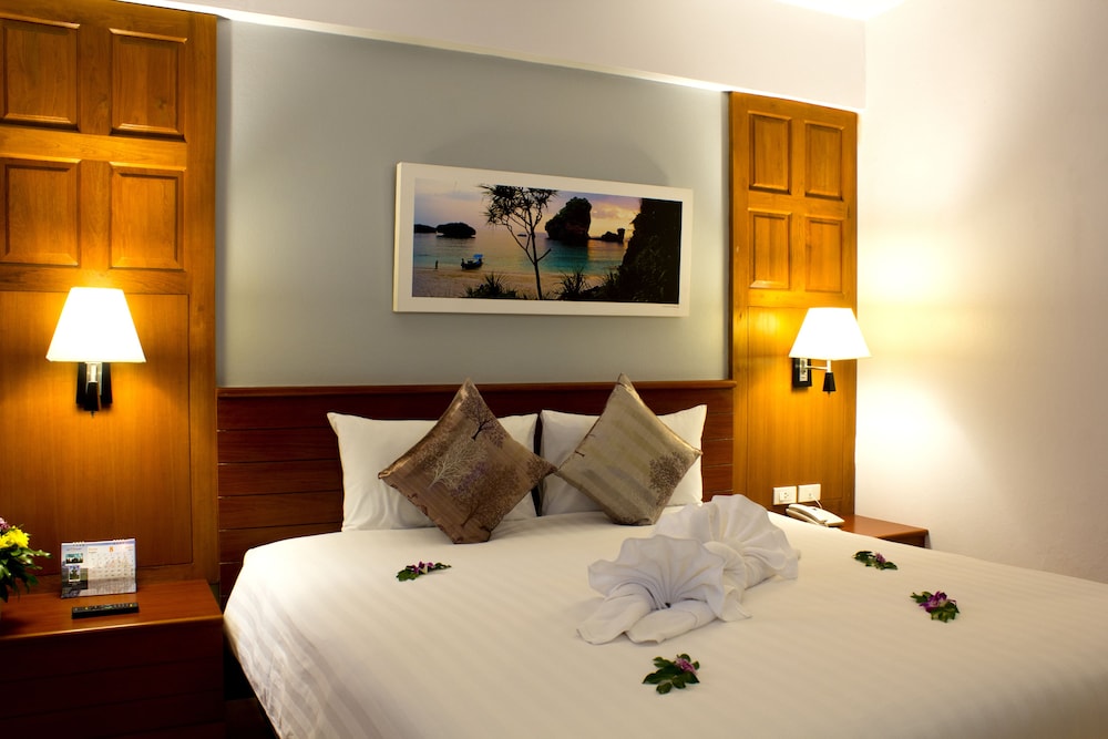 On Hotel Phuket 13/71