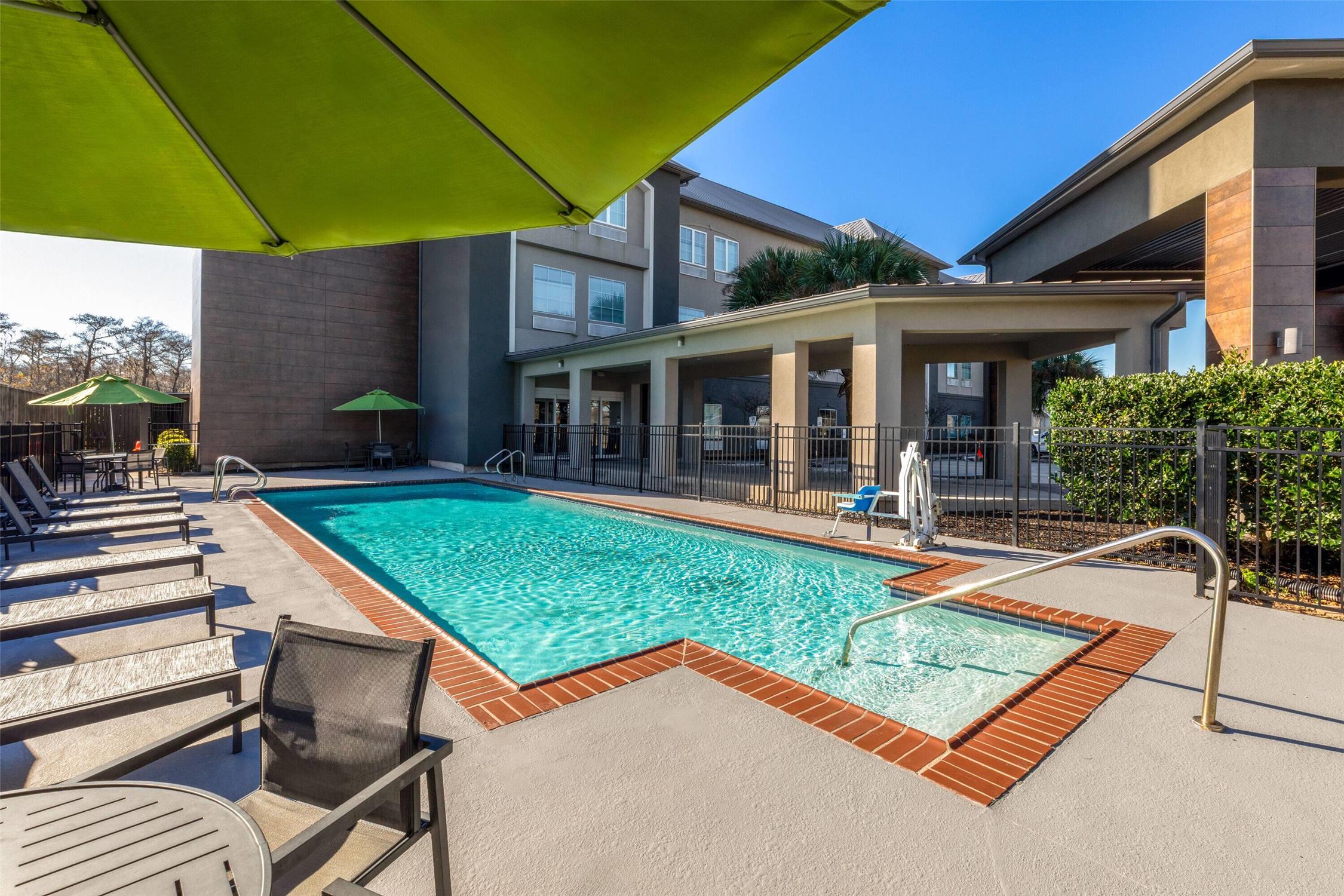 La Quinta Inn Suites Boutte 56/58