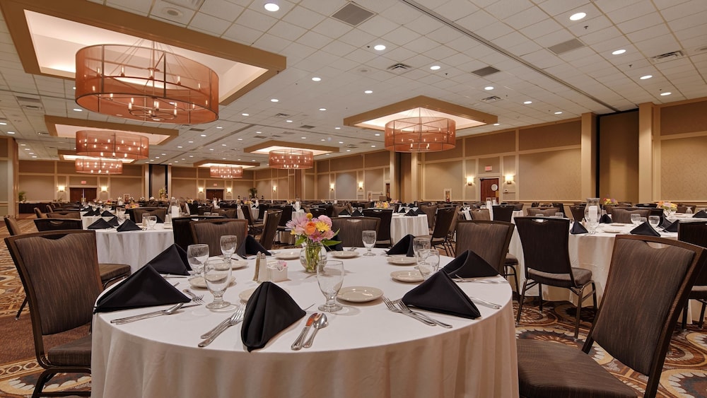 Best Western Premier The Central Hotel & Conference Center 38/48