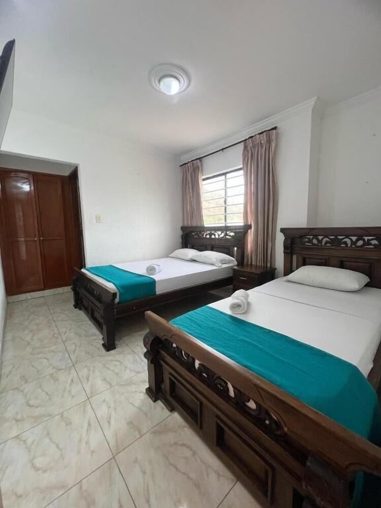 ECONOMY, TWIN BEDS