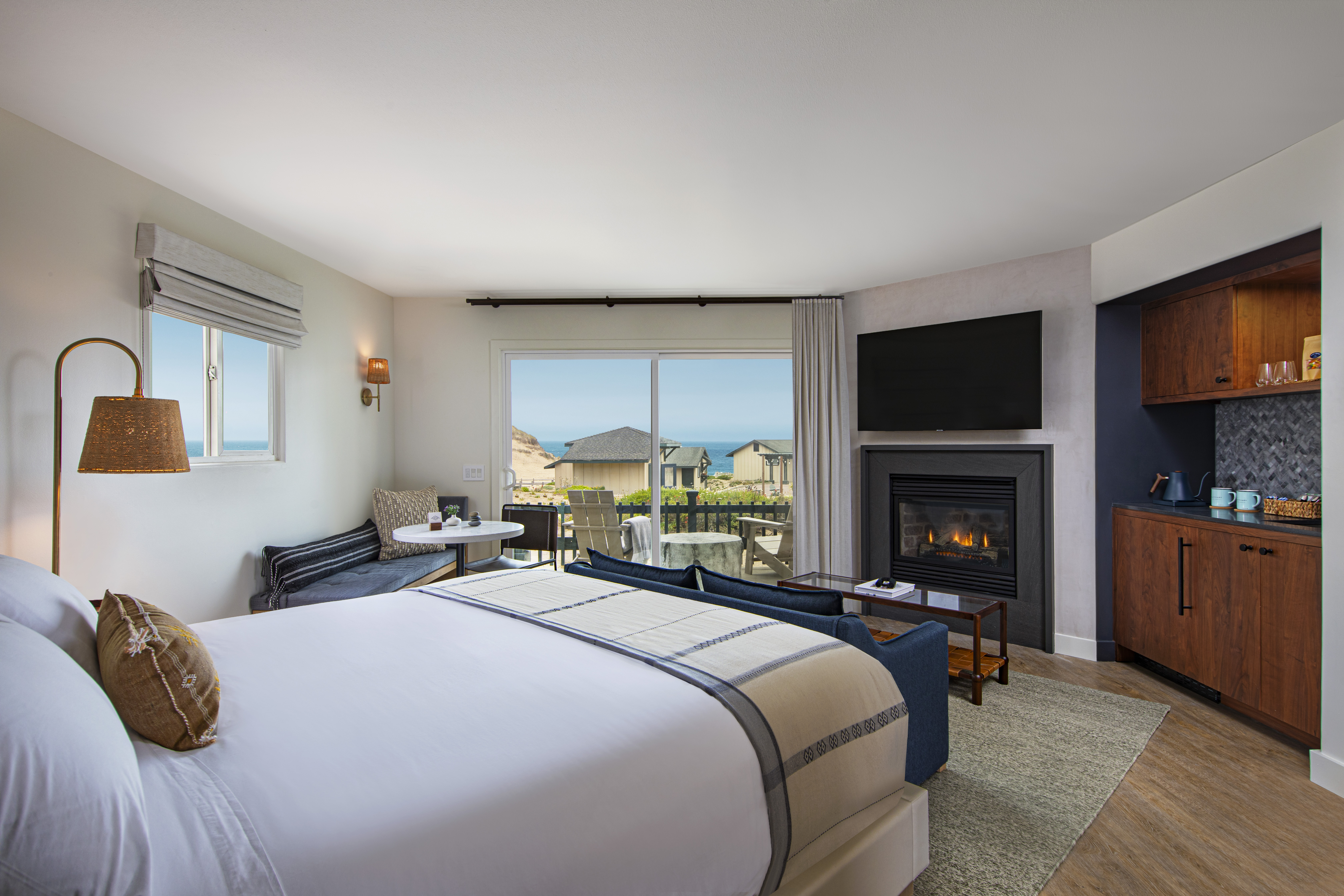 Deluxe, Coast View
