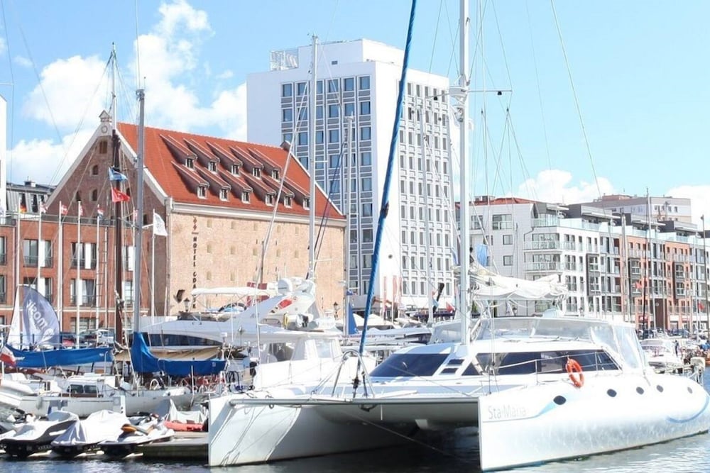 Marina Club Hotel 21/25