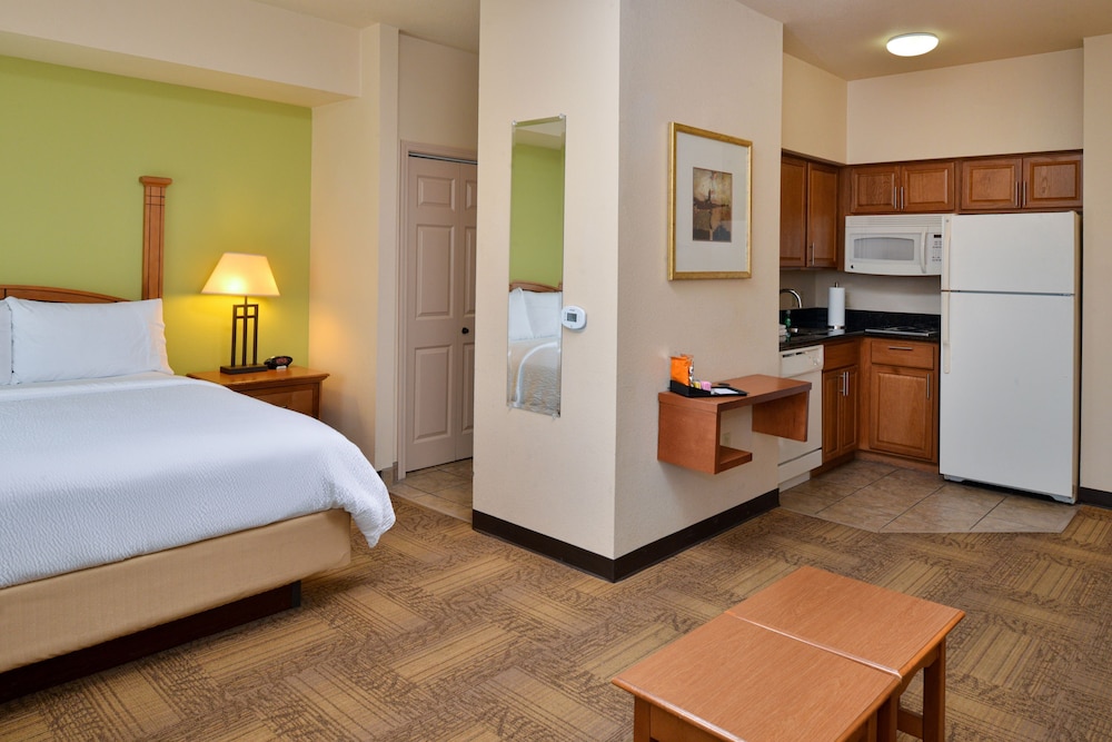 Studio, Suite, Queen Bed, Kitchen, Accessible