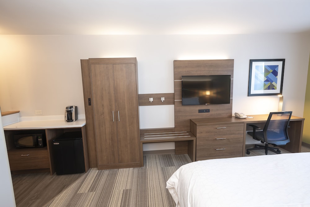 Holiday Inn Express Hotel Suites Iron Mountain 23/57