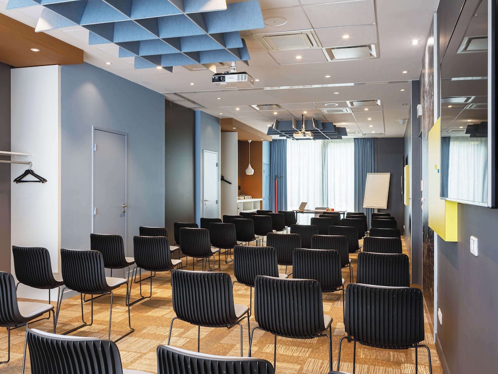 Ibis Lyon Carre De Soie 54/62