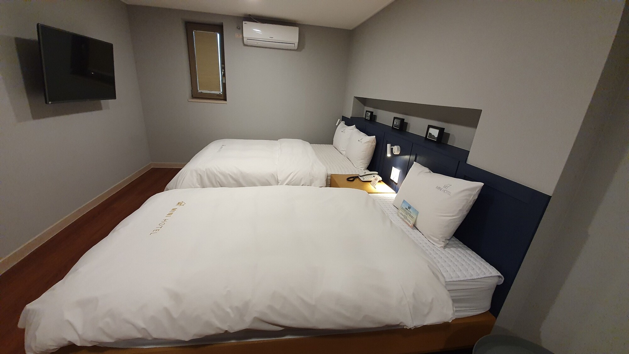 DELUXE, TWIN BEDS