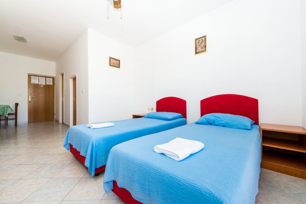 VILLA VALJALO 18/50