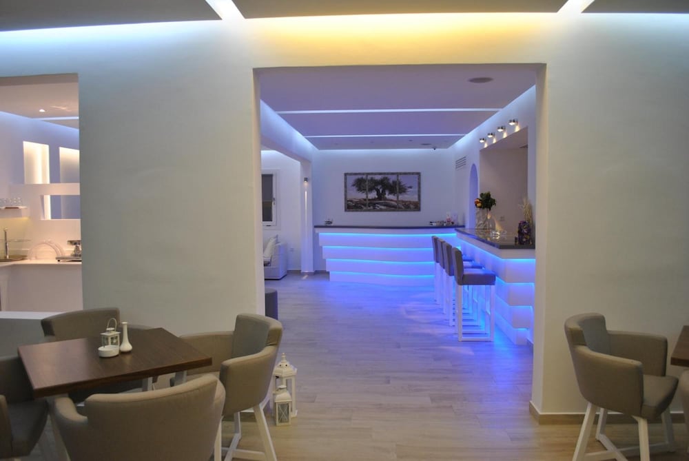 PETINAROS HOTEL 7/69