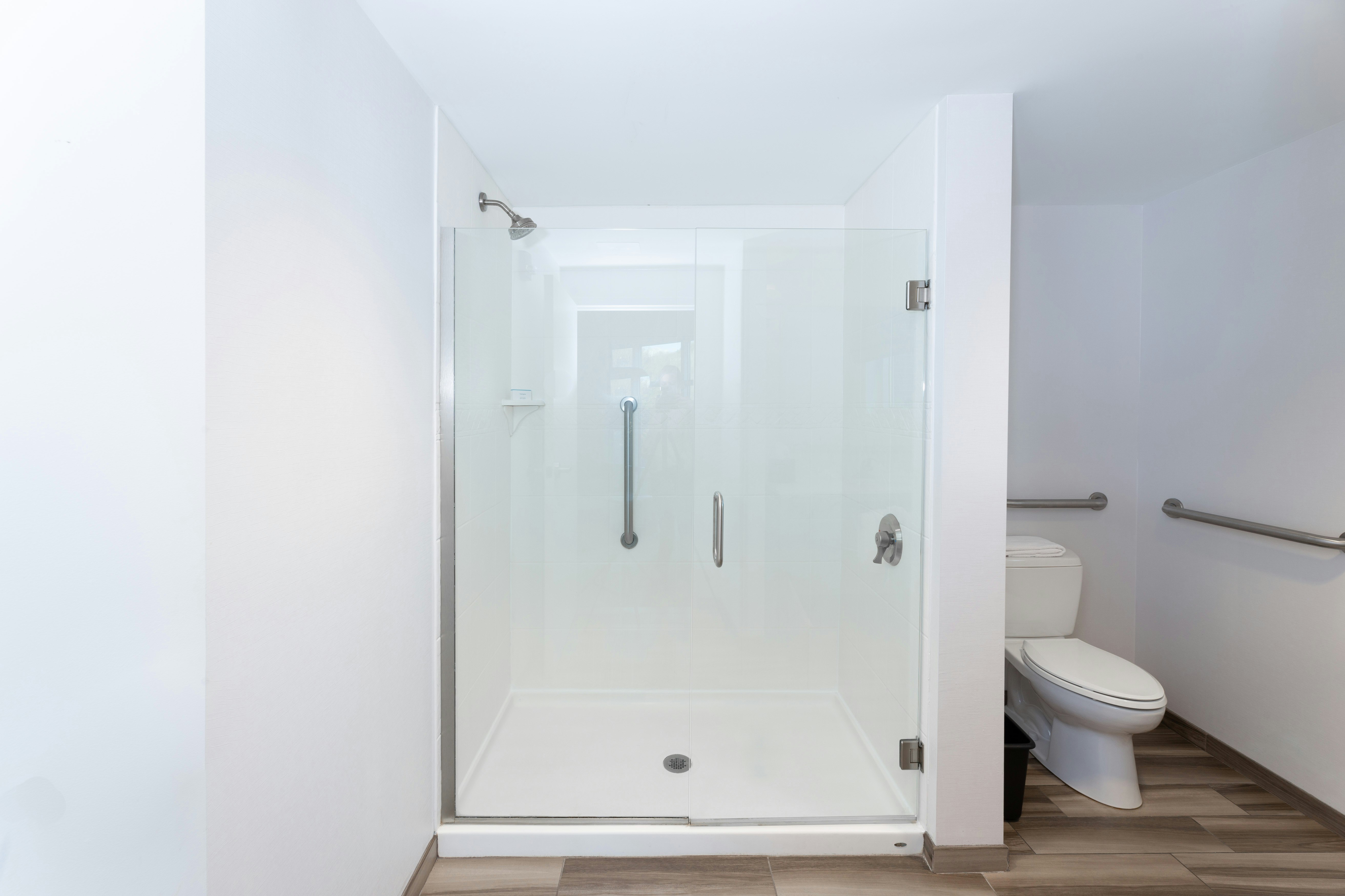ROOM, KING BED, CORNER, ACCESSIBLE