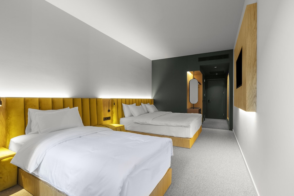 ROOM, TRIPLE